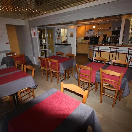 Les Deux Sapins Hotel 2*